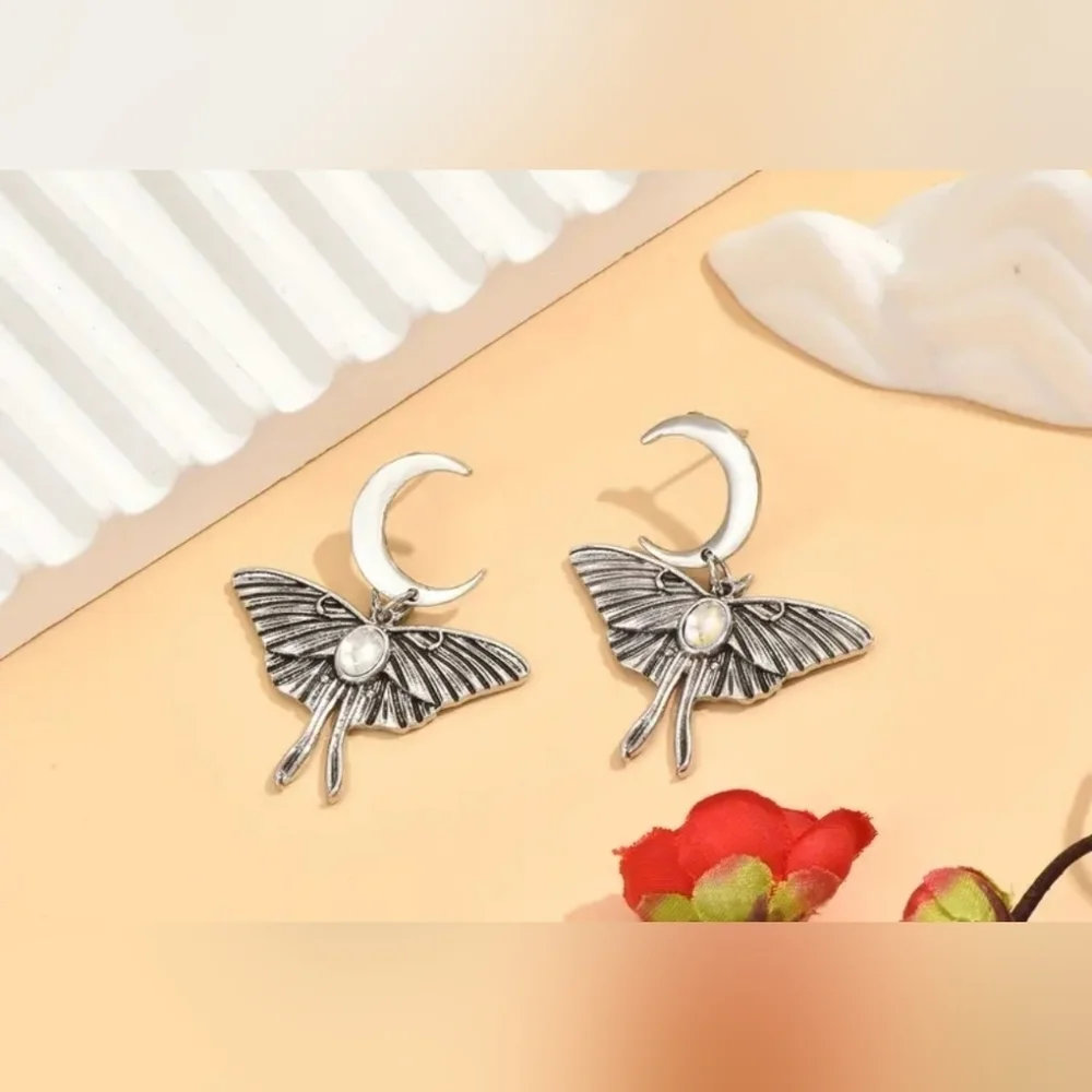 Silver Moth Earrings So Stunning! NIP